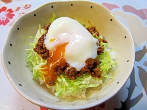 コク旨とろ～り♪簡単手作りミートソースで温玉丼